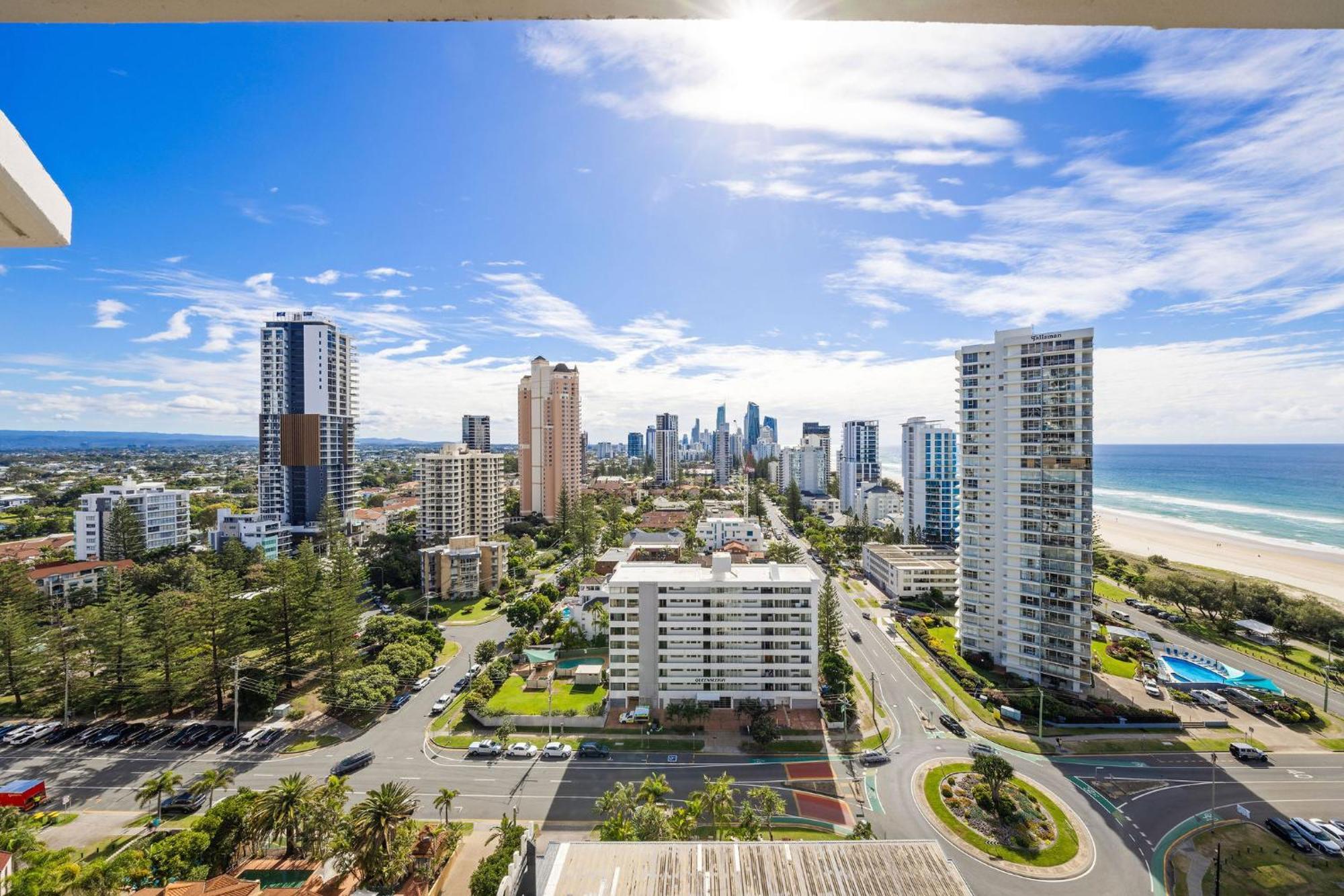 Ultiqa Beach Haven On Broadbeach Hotel Gold Coast Exterior photo